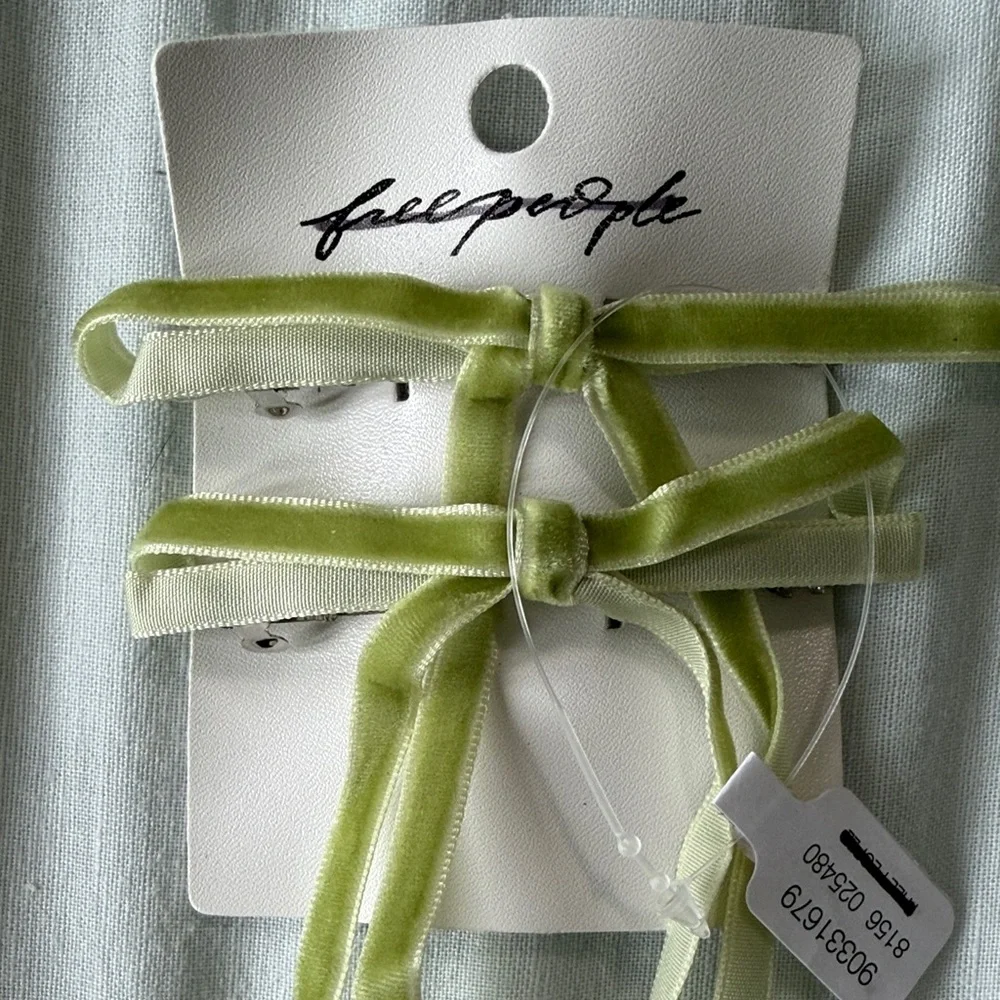 Free People Set of Velvet Ribbon Hair Bows